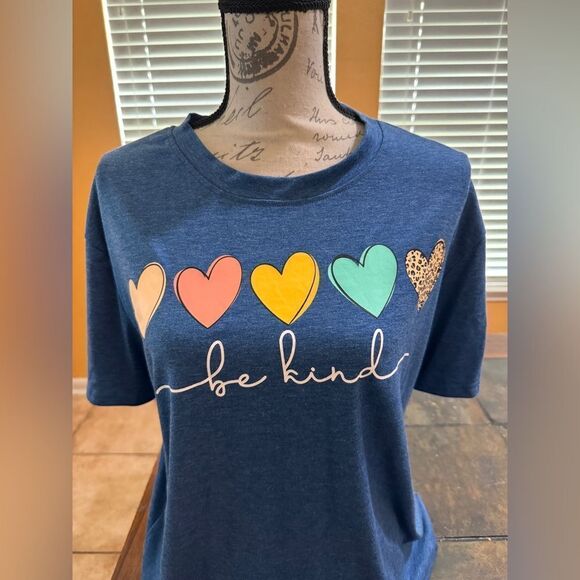 Be Kind hearts shirt - Picture 2 of 5